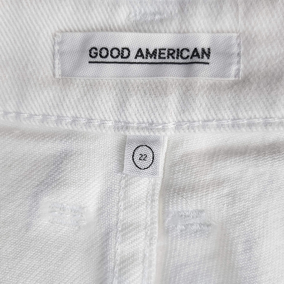 Good American 22 Shorts The Bombshell Destructed White Cut-Off Shorts - Picture 8 of 15